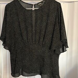 [Express] Keyhole Back Flutter Top